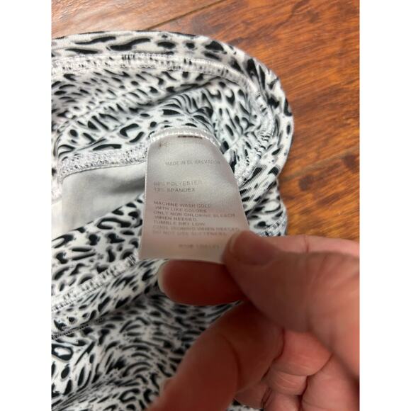 Reebok Activewear Cropped Pants Leggings Animal Print Medium Black White - Picture 5 of 8